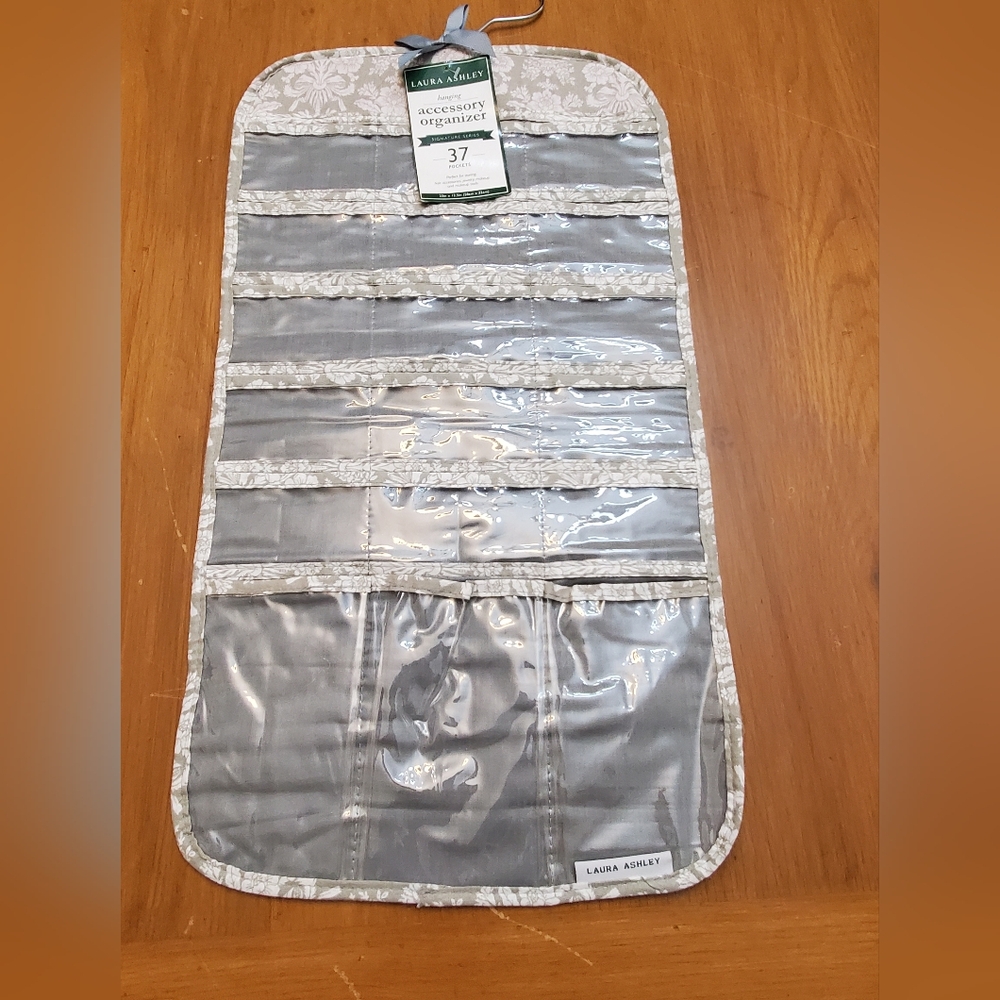 Hanging Accessory Organizer